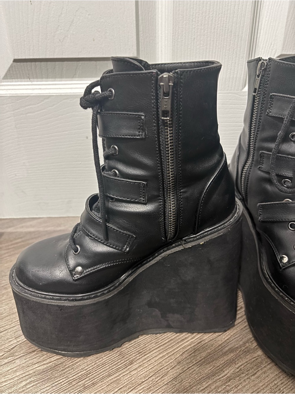Demonia Swing-103 Bat Buckle Platform Boots - Picture 4 of 7